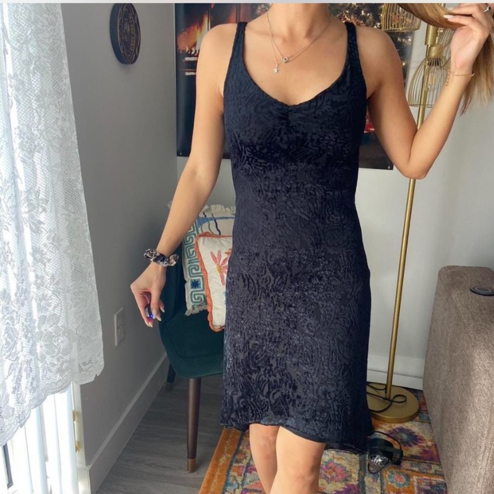 VTG City Triangles Black Textured Midi Dress